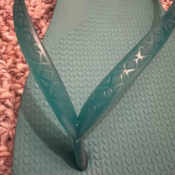Brand new reef flip flops - Picture 4 of 5